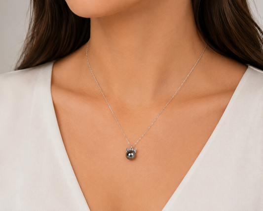 Black pearl cat necklace