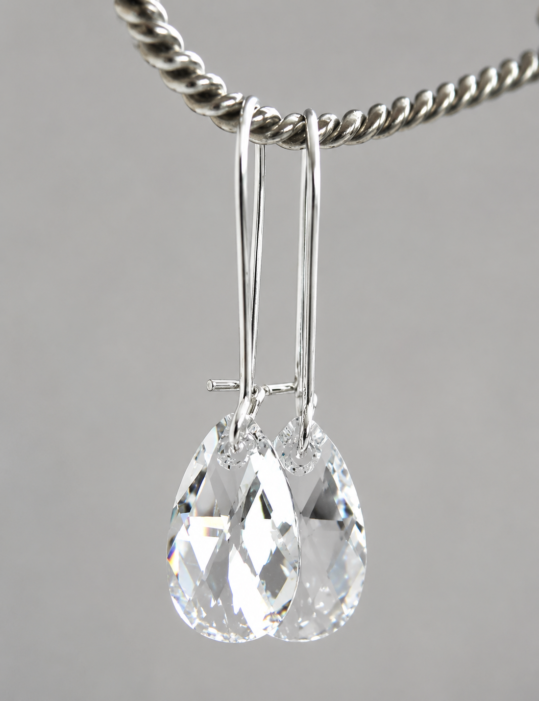 Boucles d'oreilles longues en forme de larme en cristal transparent