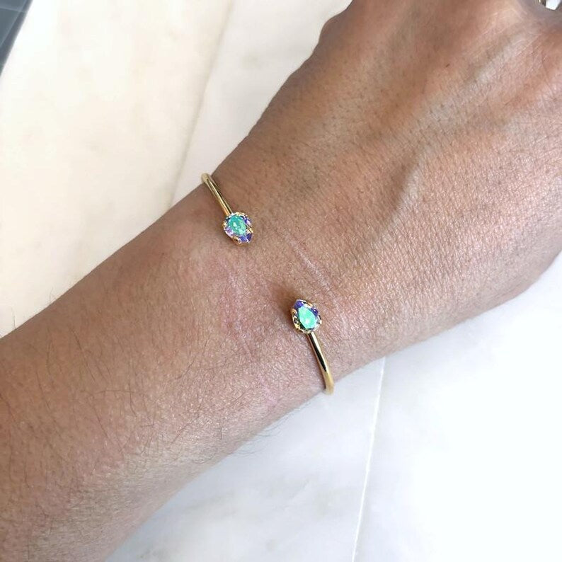 Bracelet manchette ouvert doré en cristal doré
