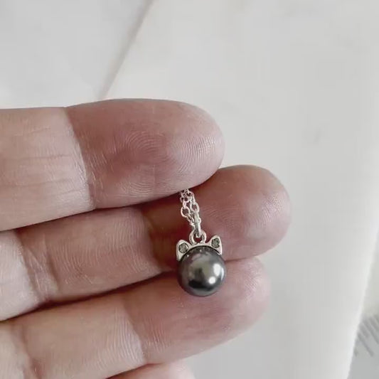 Black pearl cat necklace