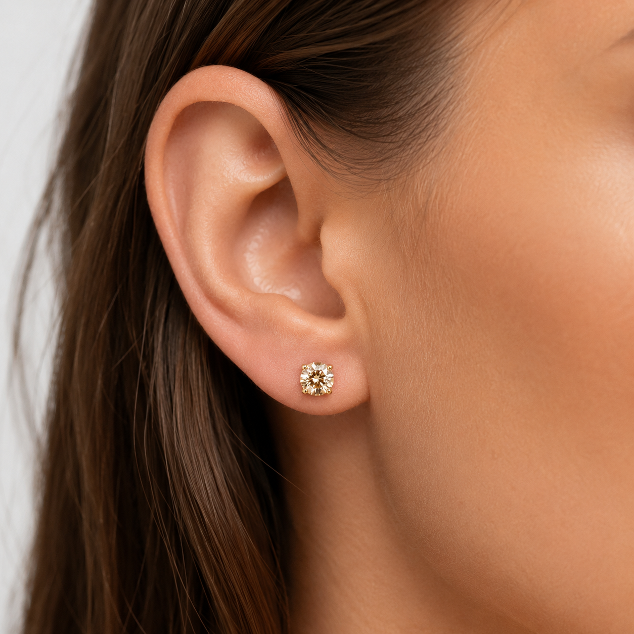 Round gold crystal stud earring