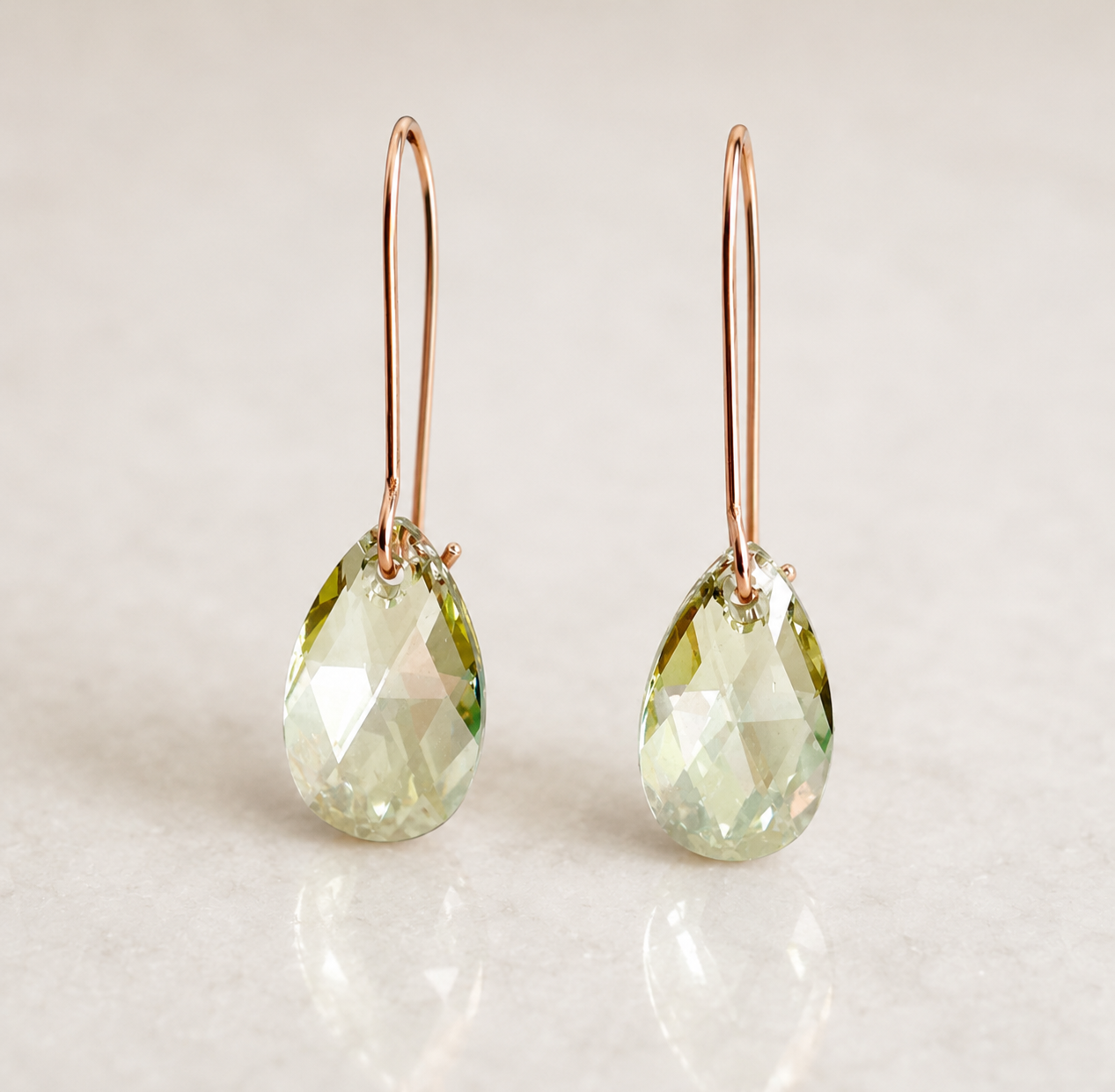 Boucles d'oreilles cristal vert lumineux sur or rose