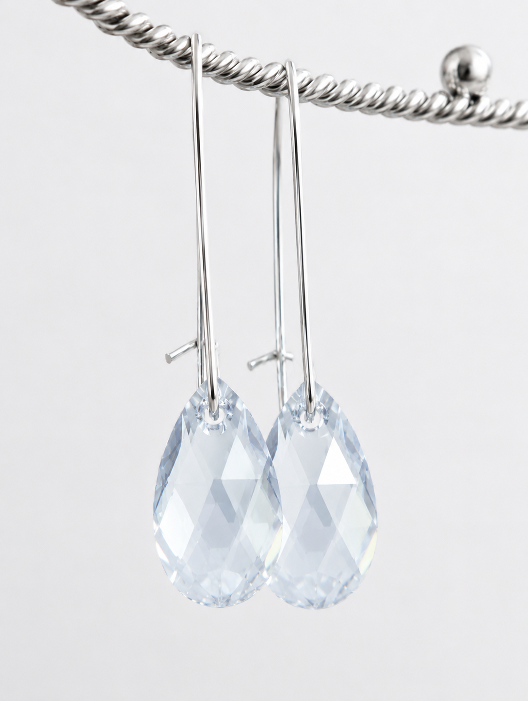 Boucles d'oreilles longues en forme de larme en cristal bleu