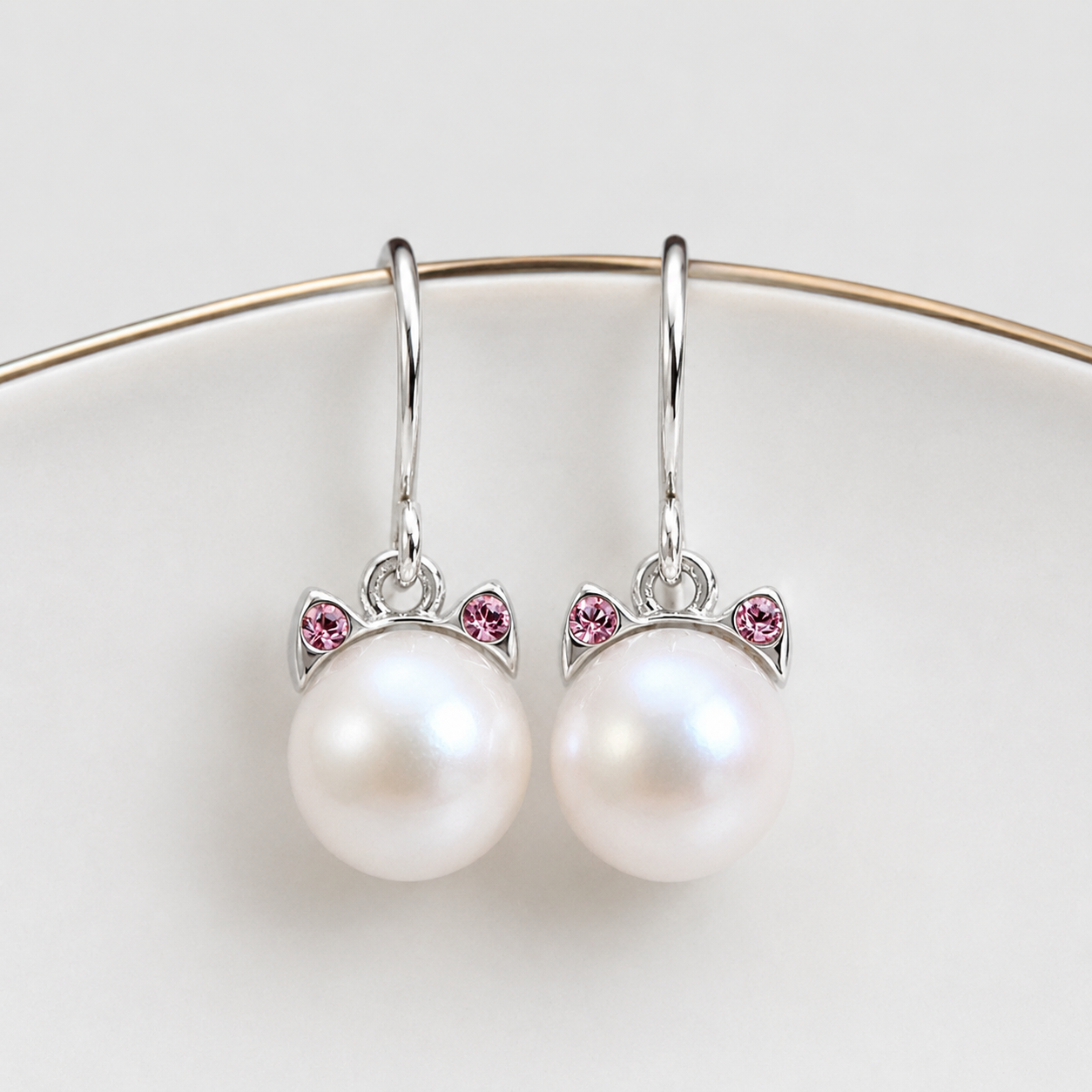 Boucles d'oreilles chat perles blanches