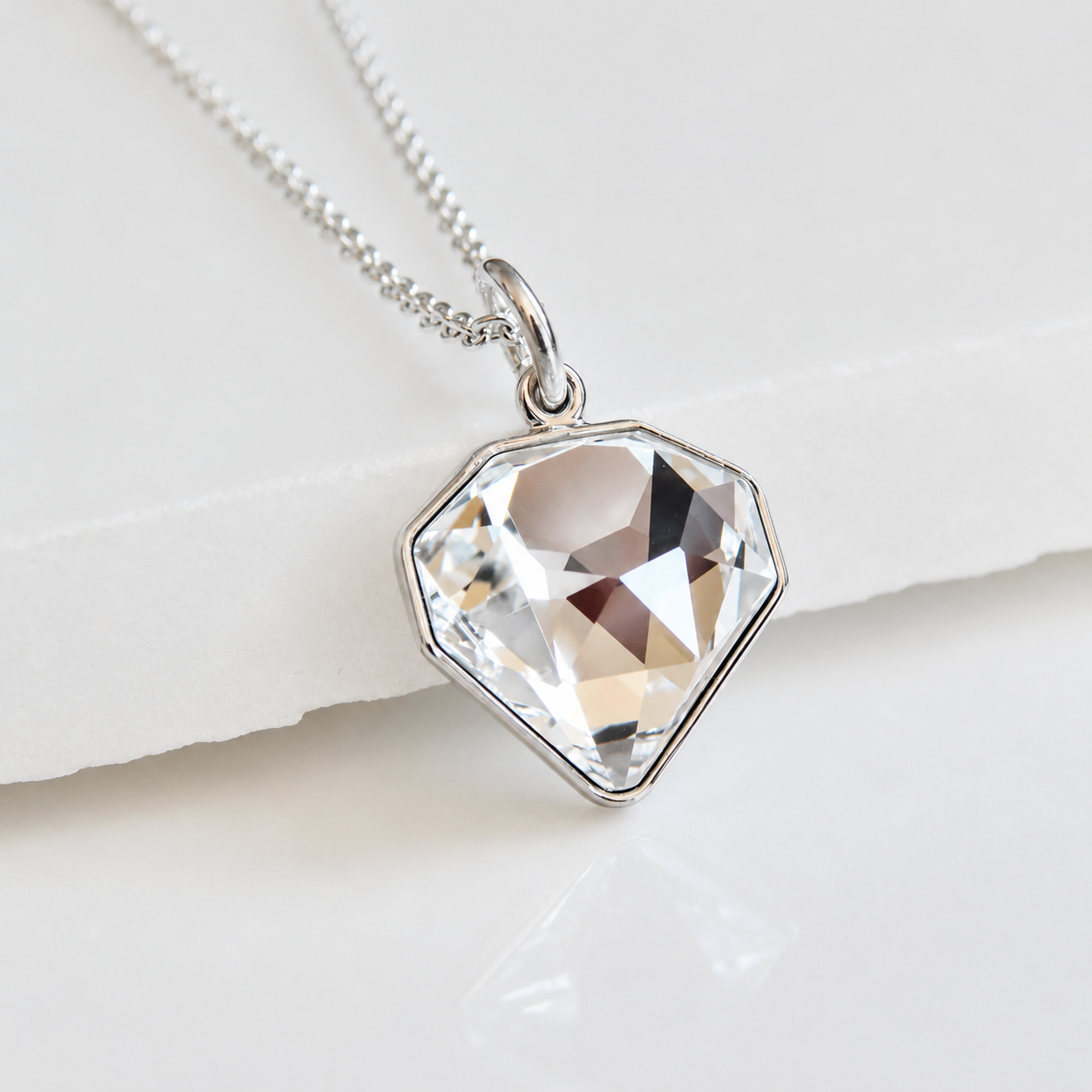 Collar de diamantes con cristales brillantes