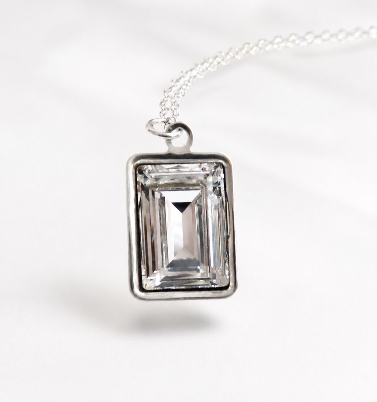 Collier en cristal clair taille émeraude