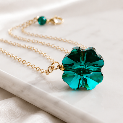 Collier trèfle à quatre feuilles en cristal