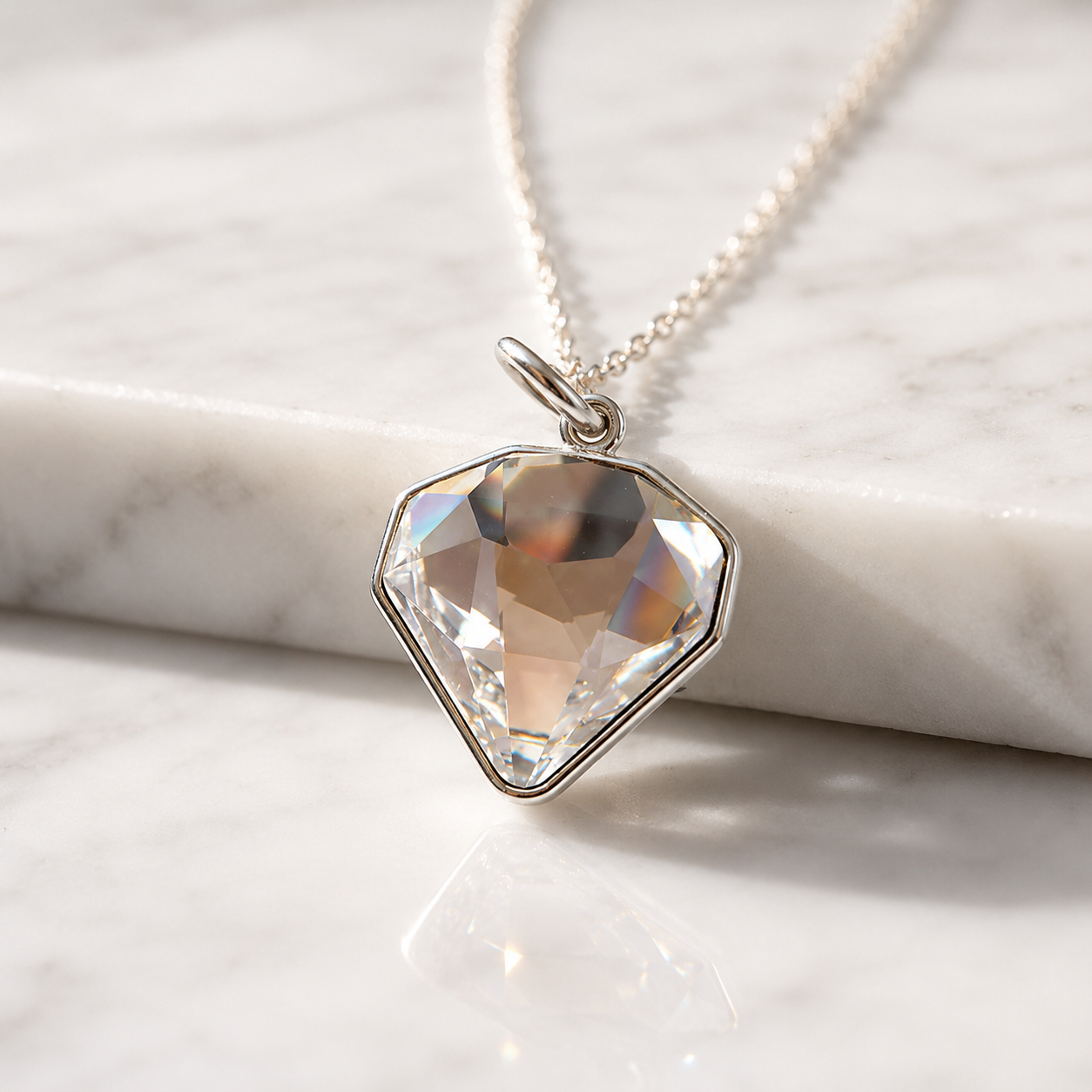 Collar de diamantes con cristales brillantes