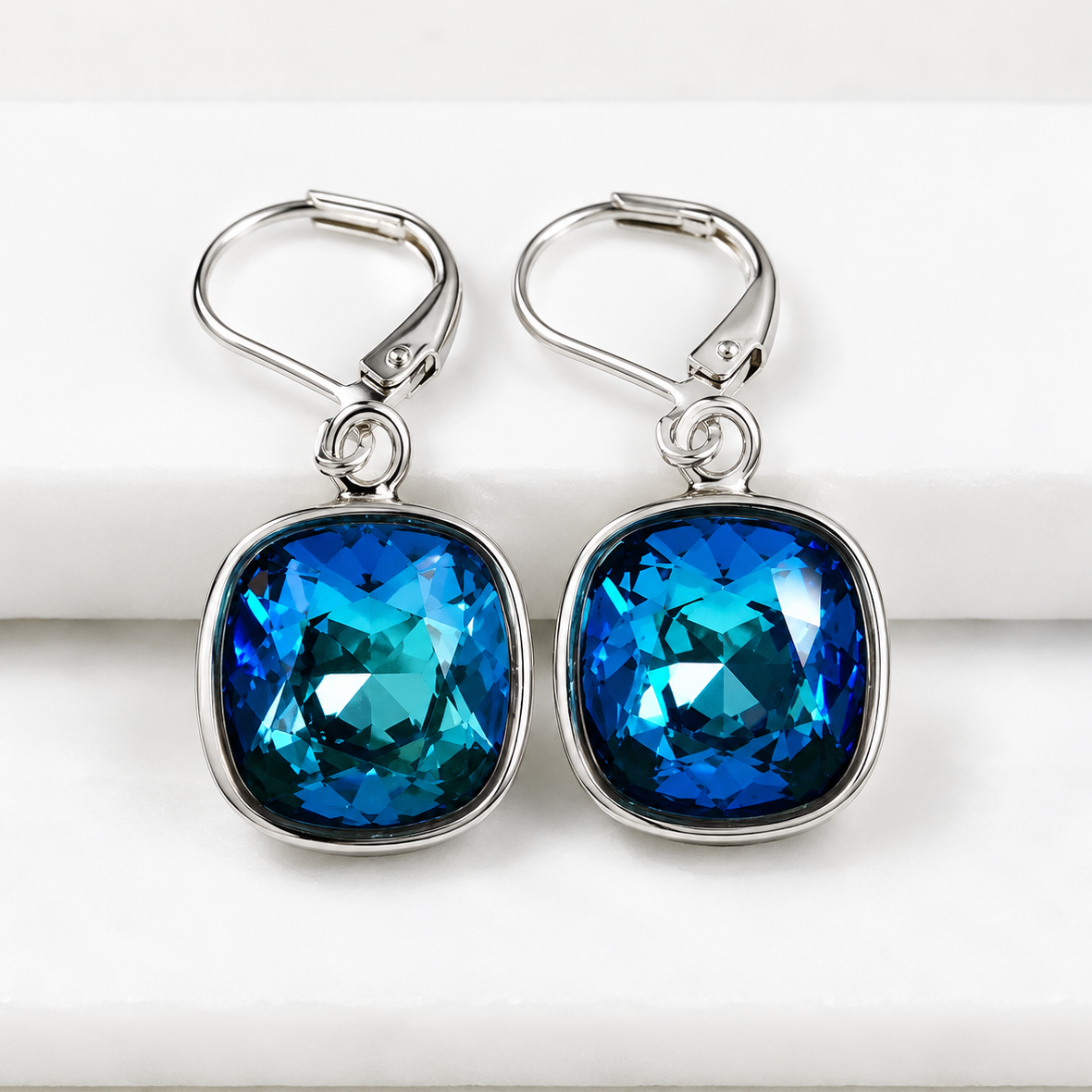 Pendientes cuadrados grandes de cristal con ópalo azul Bermuda