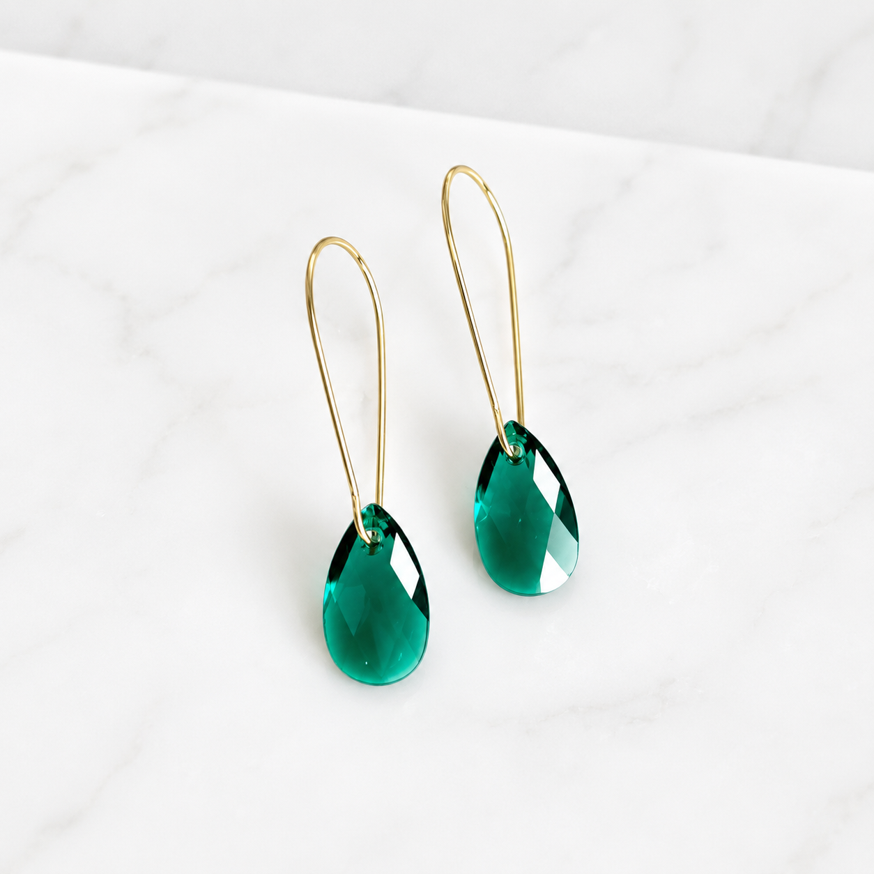 Boucles d'oreilles longues en forme de larme vert émeraude