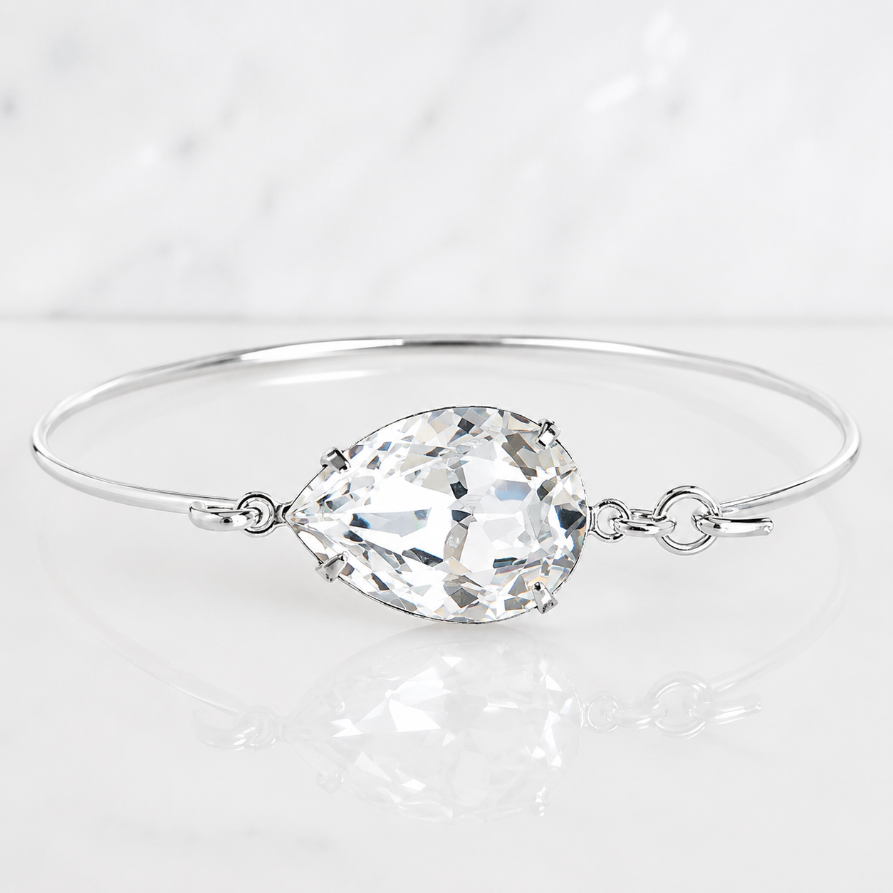 Pulsera tipo esclava con forma de lágrima de cristal transparente