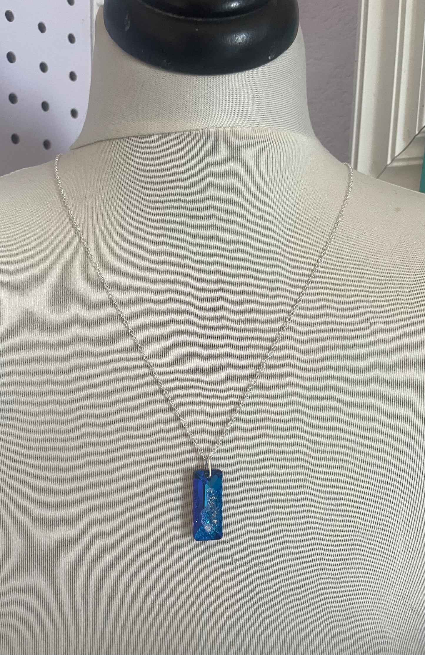 Collier en cristal bleu des Bermudes