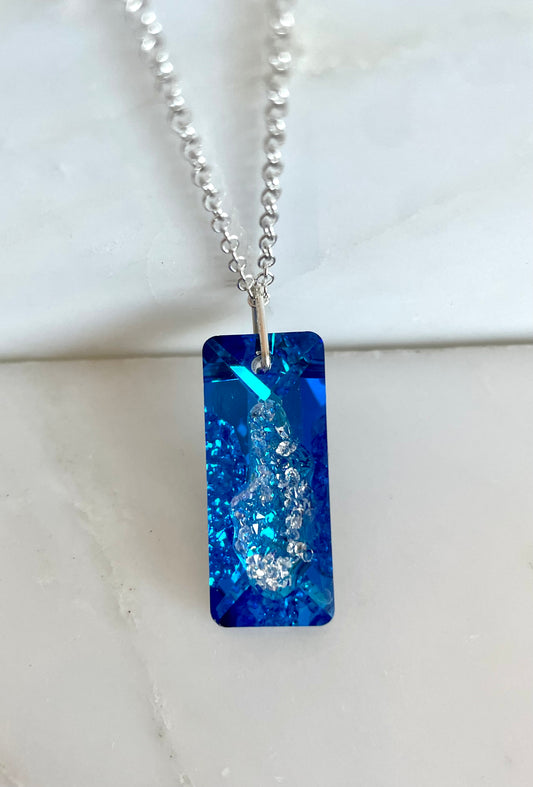 Collier en cristal bleu des Bermudes