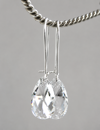 Boucles d'oreilles longues en forme de larme en cristal transparent