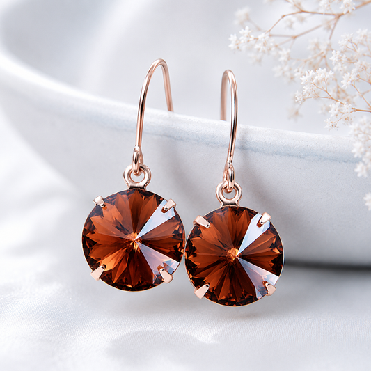 Pendientes de oro rosa con cristal marrón.
