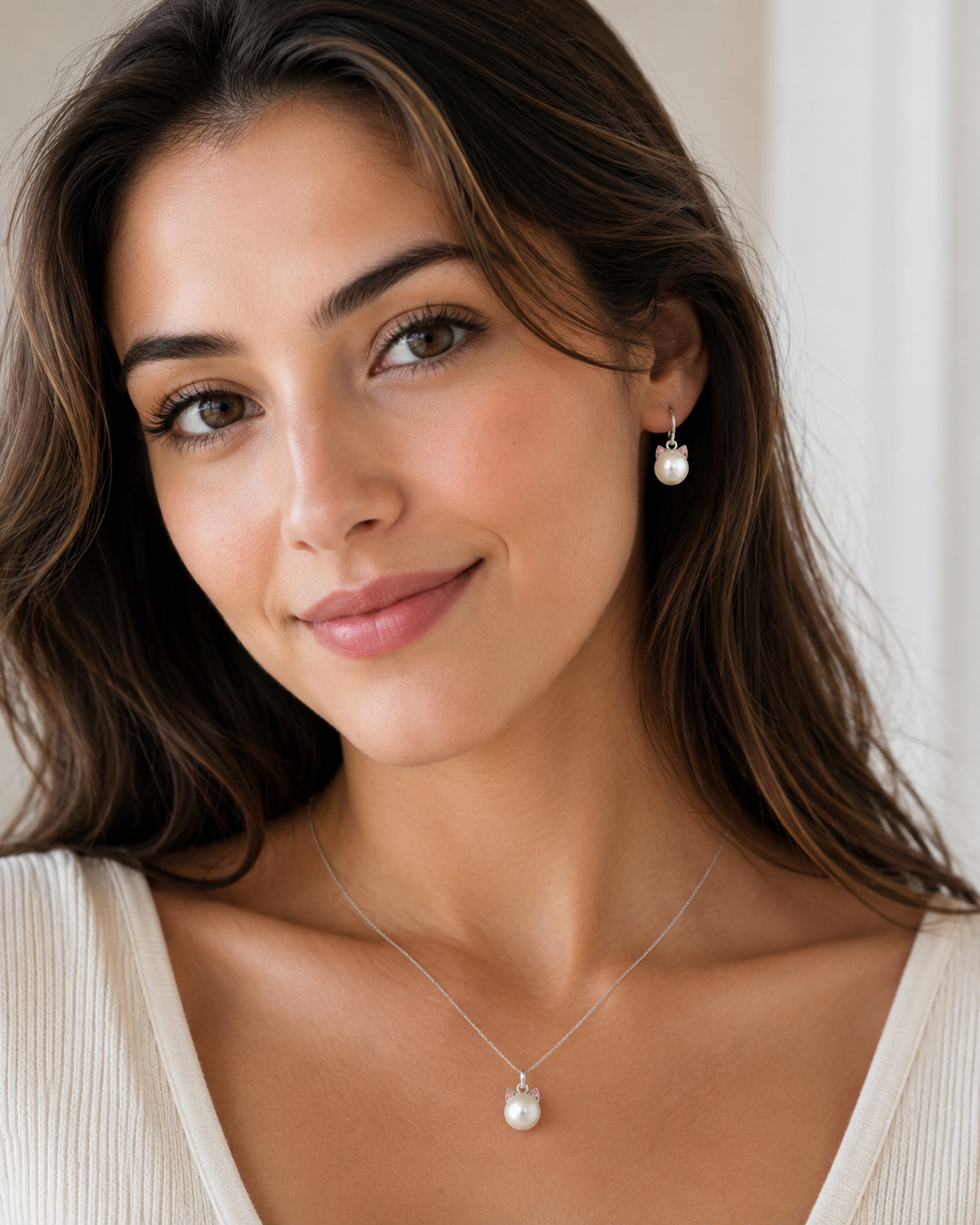 Boucles d'oreilles chat perles blanches