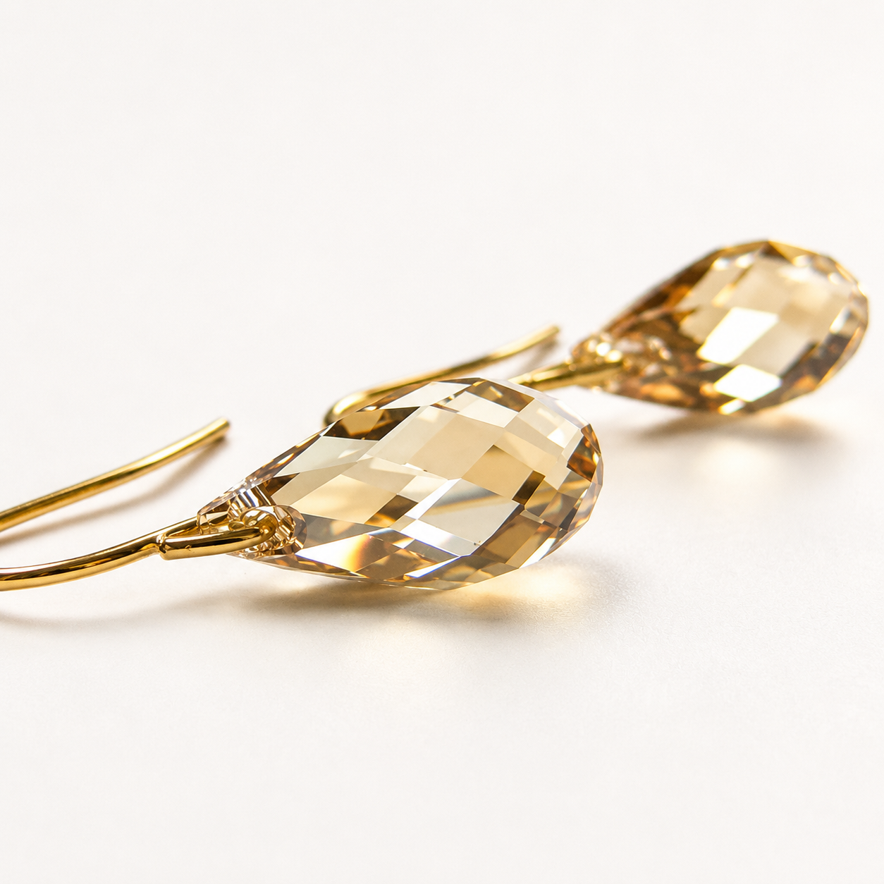 Pendientes briolette lágrima de cristal dorado