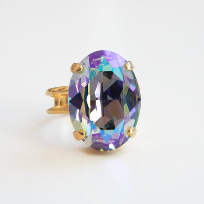 Anillo ovalado de cristal iridiscente morado