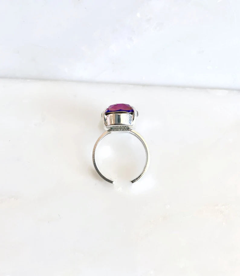 Anillo ovalado de cristal morado y rosa