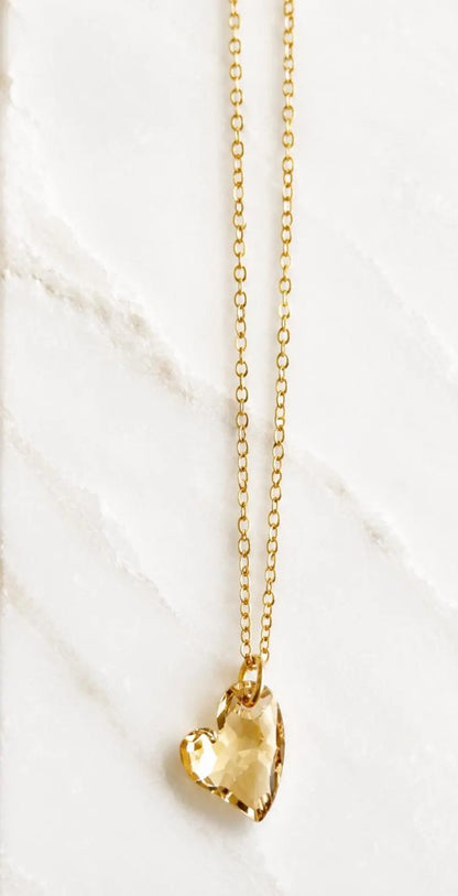Collier coeur en cristal doré sur chaîne remplie d'or 14 carats