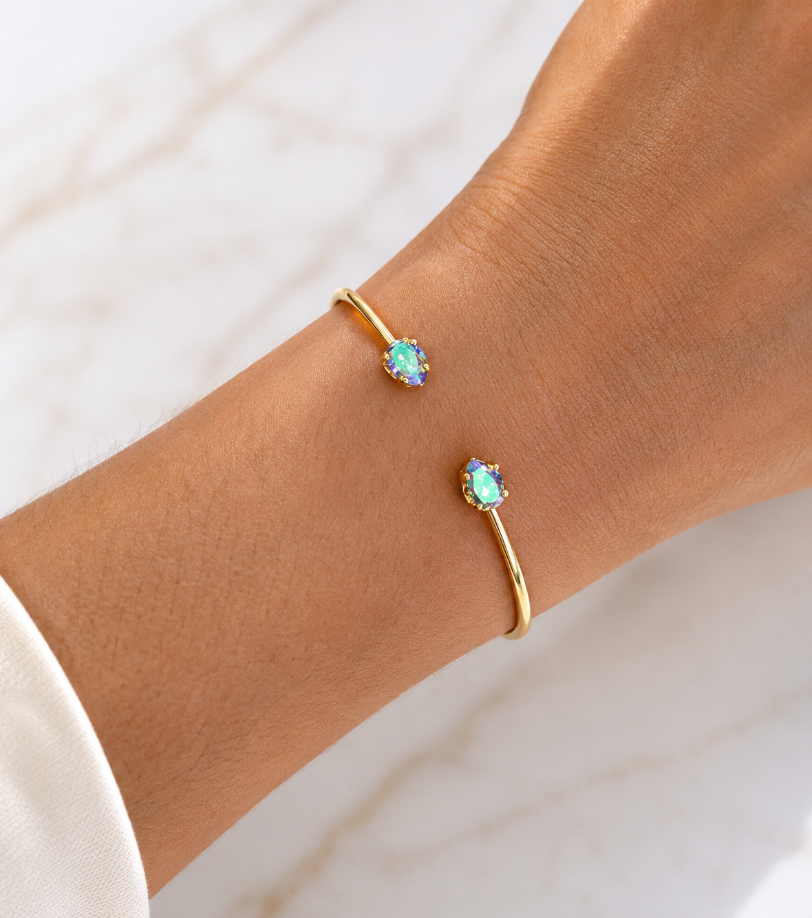 Brazalete abierto dorado en cristal dorado