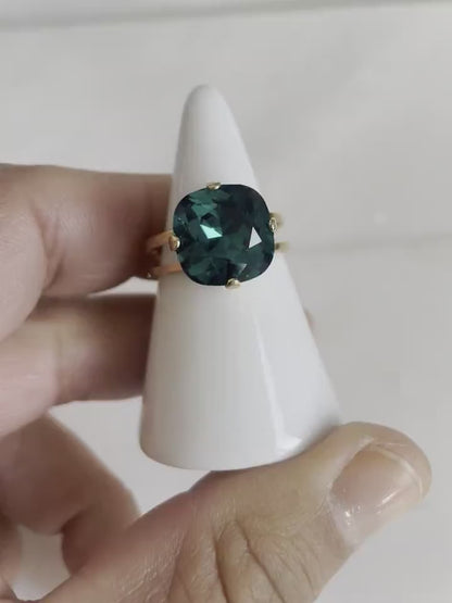 Emerald green crystal ring