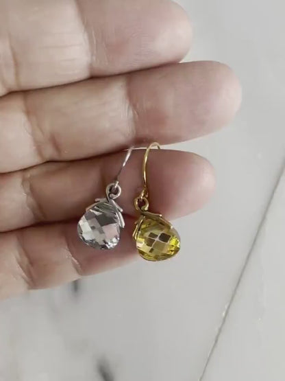 Pendientes briolette planos metálicos de cristal en plata u oro