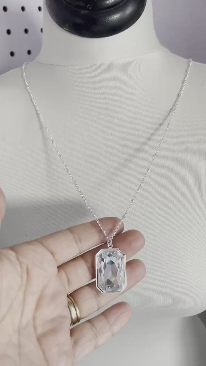 Large crystal pendant necklace | Vinted