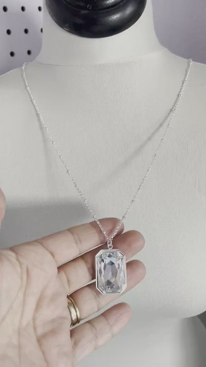 Large clear crystal pendant