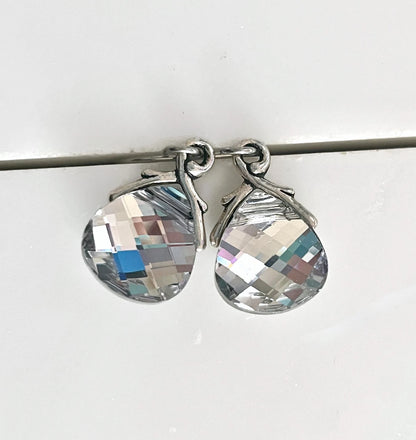 Boucles d'oreilles briolette plate en cristal métallisé en argent ou or