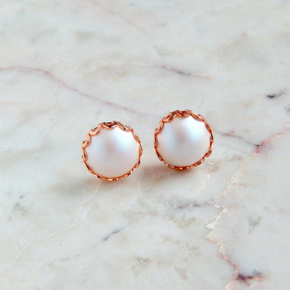 Rose gold pearl stud earrings