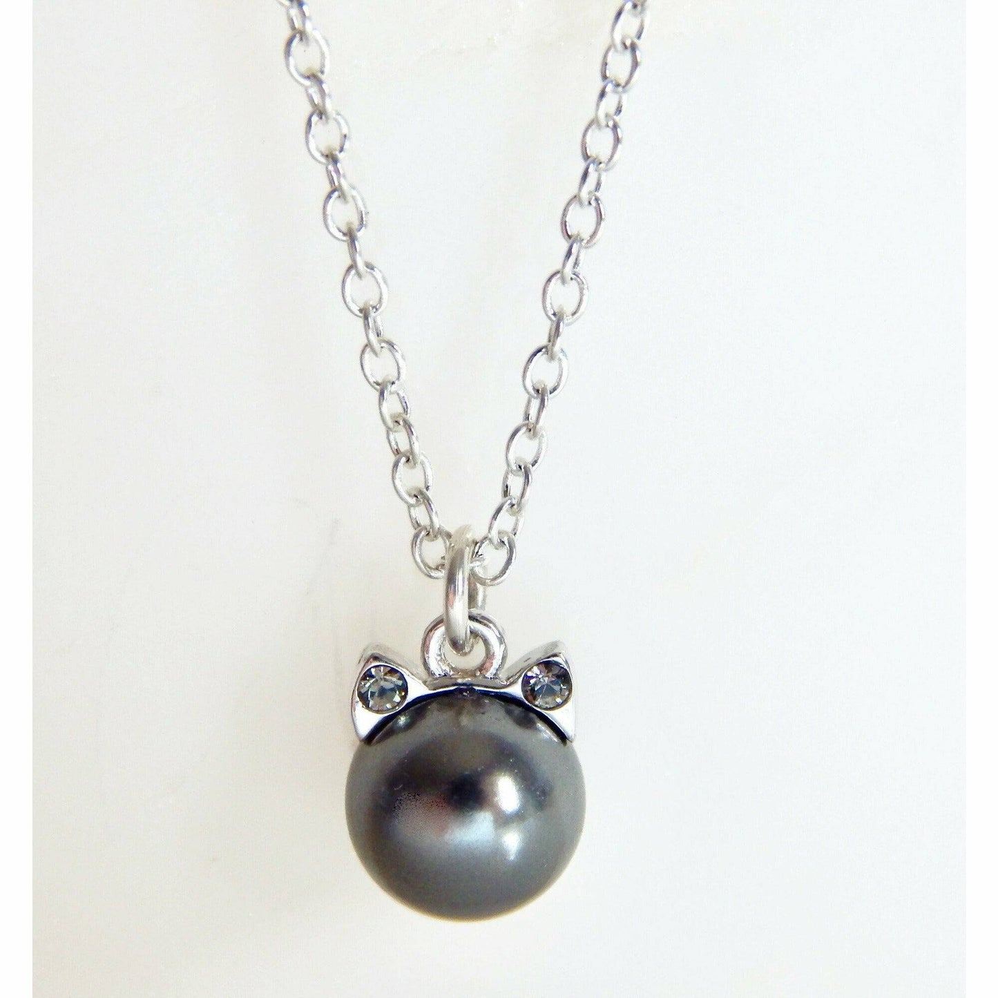 Black pearl cat necklace