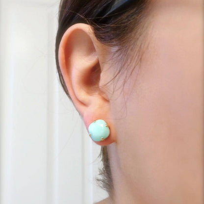 Boucle d'oreille tige en cristal opaque vert menthe