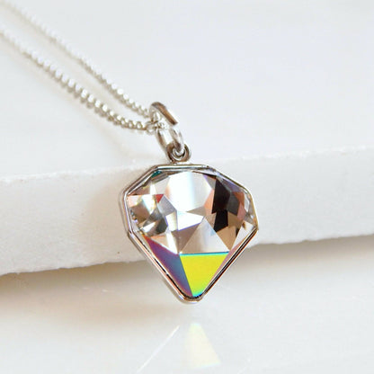 Collier en cristal bling avec revêtement arc-en-ciel