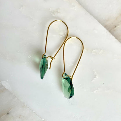 Boucles d'oreilles longues en forme de larme verte érinite