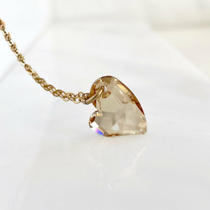 Collier coeur en cristal doré sur chaîne remplie d'or 14 carats