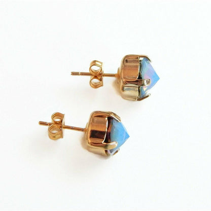 Boucles d'oreilles tiges en cristal pointu opale bleue