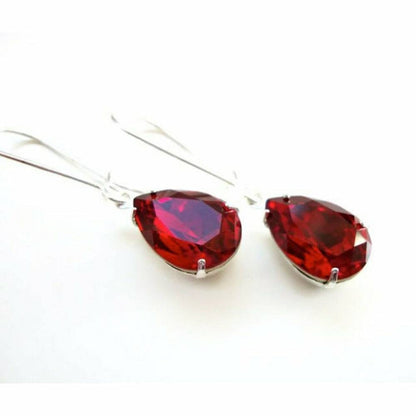 Boucles d'oreilles pendantes poire en cristal rouge